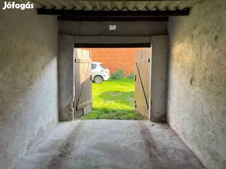Eladó Garázs Veszprém Belvárosában 20nm