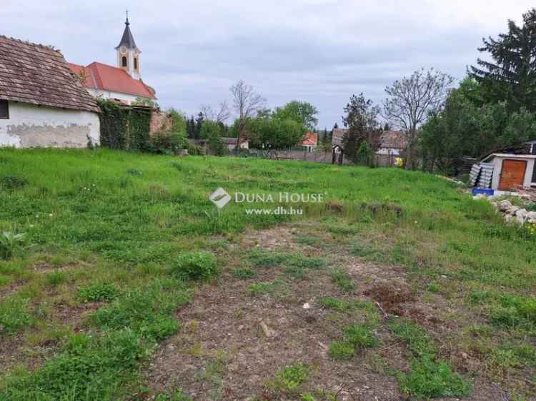 Eladó lakótelek Szomódon 613 nm építési paraméterekkel