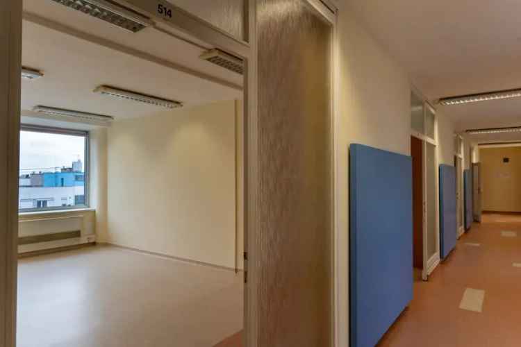 Eladó Irodaház Győrben 878 m2 30 Iroda Tárgyaló