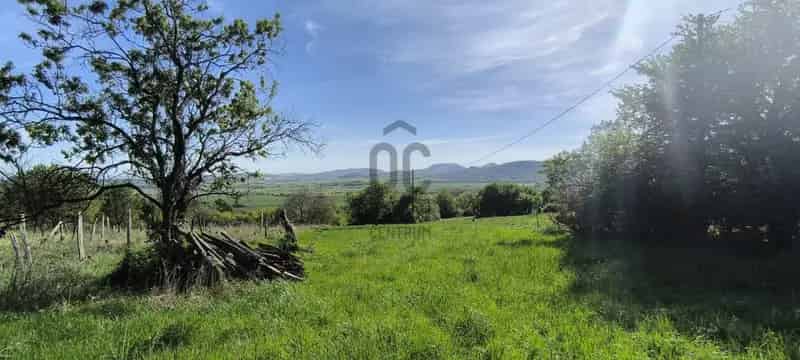 Szentbékkállai panorámás telek eladó 4267 nm szőlővel és réttel