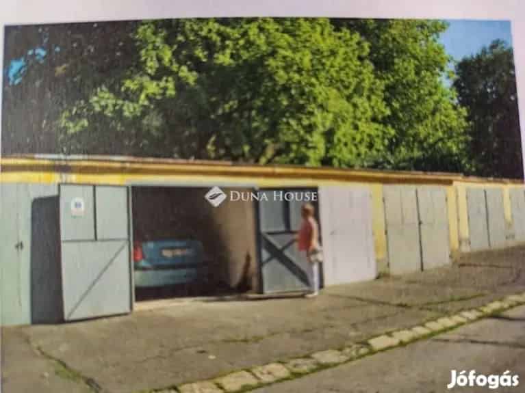 14 nm-es Garázs Eladó Pécs Uránvárosban