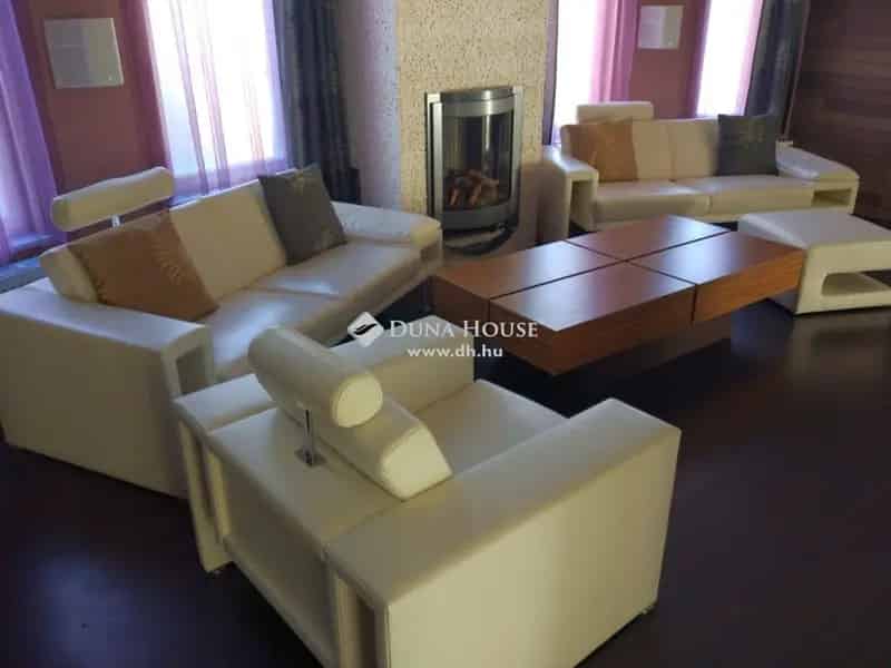Luxus Villa Balatonlelle - 5 Apartman Medencével és Wellness-szel