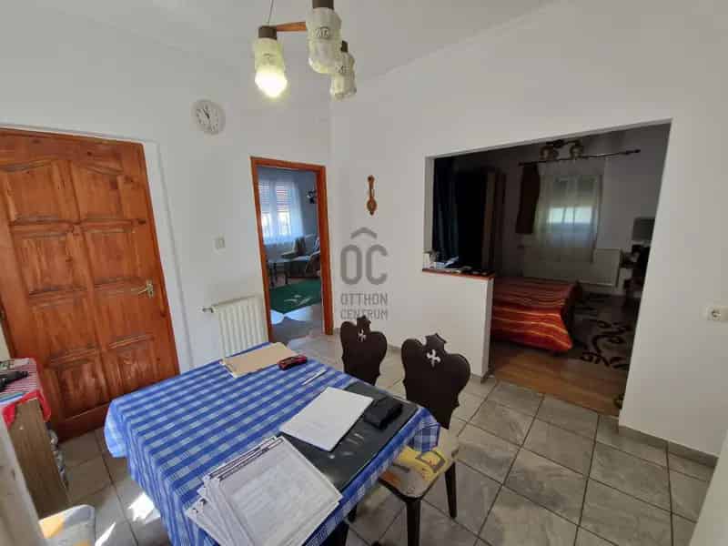 120 5 m2-es 4 szobás családi ház 2 garázzsal és 1923 m2-es telekkel