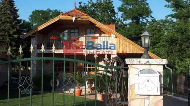 Vízparti családi ház eladó Tasson - stég, jakuzzi, szauna