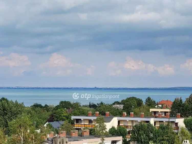 Balatonfured Aracsi Epitetesi Telek Panoramával