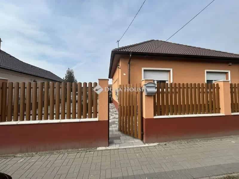 89 nm-es családi ház Vecsésen - felújított, 2 garázzsal