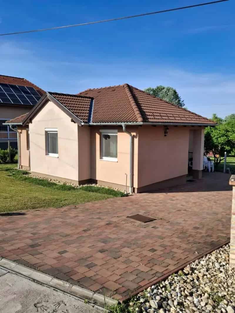 Seregélyes 3 szobás családi ház 1863 m2 telken
