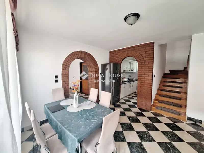 Tapolca 200 m2-es 4 szobás családi ház eladó