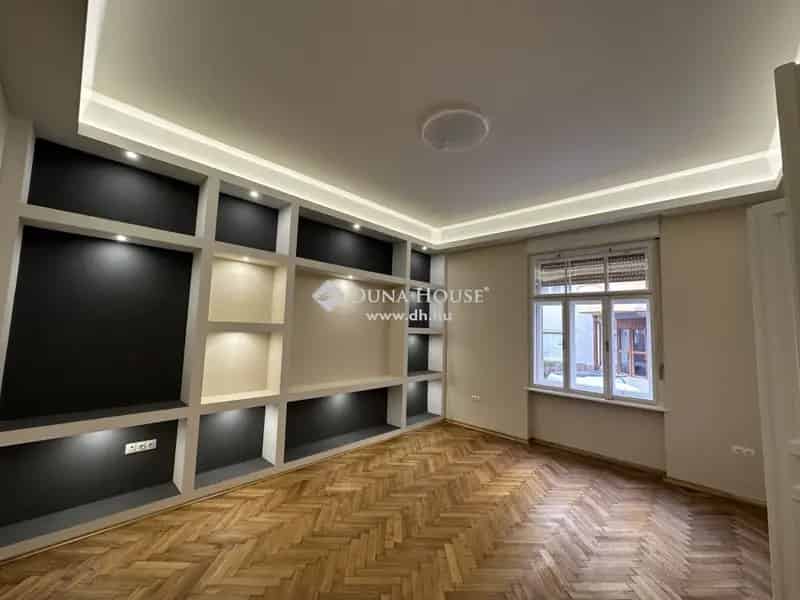 90 m2-es Belvárosi Iroda Kiadó Zárt Udvari Parkolóval