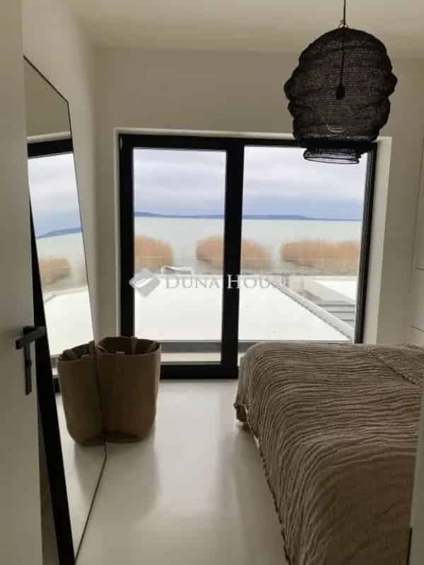 Balatonakaliban Modern Ikerház Elado Vizparton