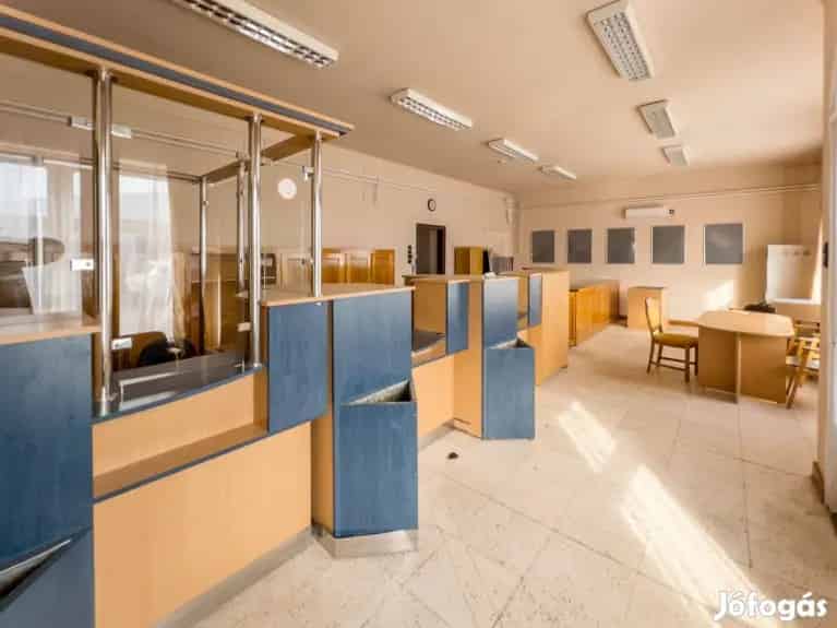 Tabdi Utcai Bejáratos Üzlethelyiség Eladó