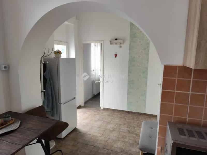 Felujitott 2 szobas teraszos lakás Rákospalotán