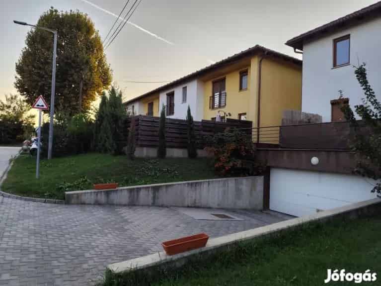 Tata Garázshely Elado Kiado Naplókert utca