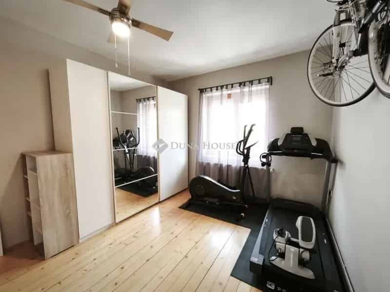 Adonyi családi ház eladó - 125m2, 3 szoba, garázs, napelem