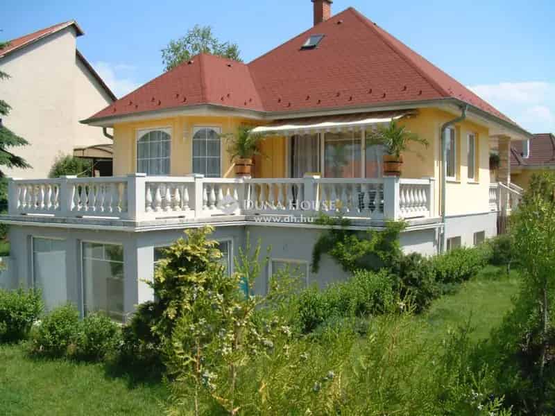 Luxus családi ház Budakalászon panorámás kilátással