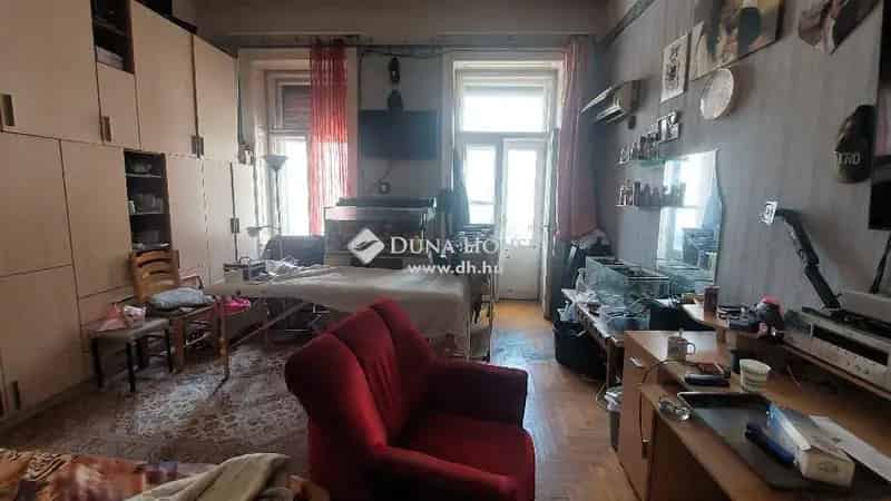 Felujítandó erkélyes lakás Budapest belvárosában befektetőknek