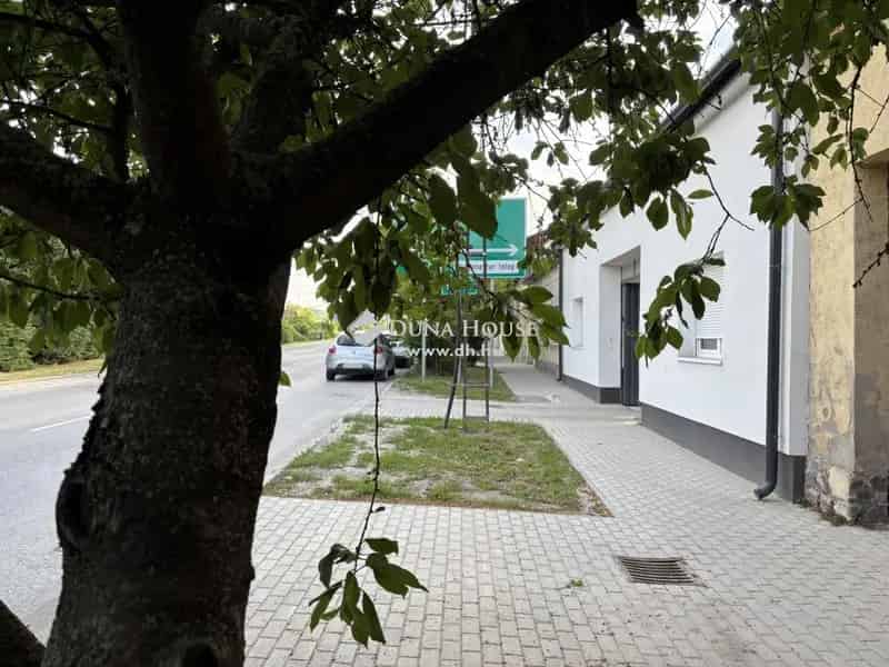 Esztergom 43nm-es Felújított 1 Szobás Lakás Kiadó Zárt Udvari Parkolóval