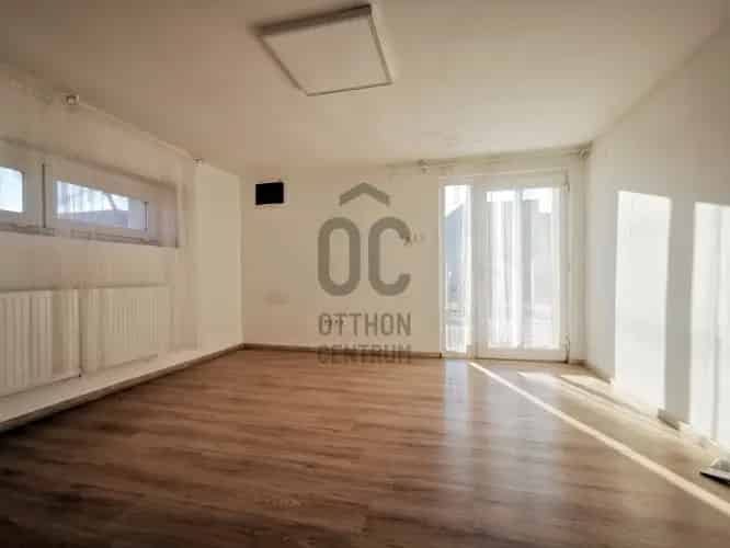 Székesfehérvár eladó üzlethelyiség 57 6 m2 felujítva