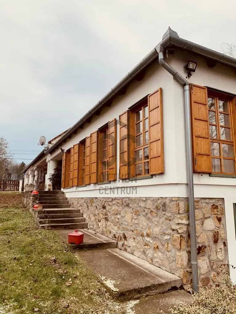 168 nm-es Felújított Parasztház Füle Balaton Közelében