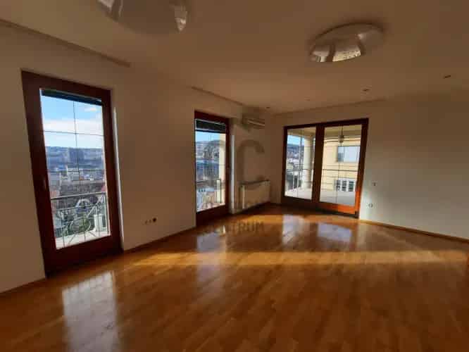 Budapest I kerületi panorámás lakás kiadó irodával