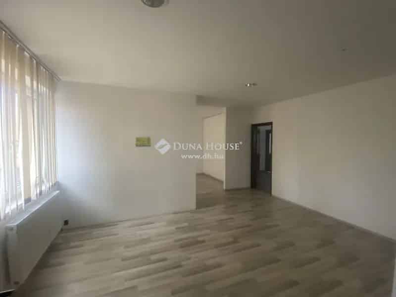 230 m² Tatabánya-Kertváros iroda telephely műhely