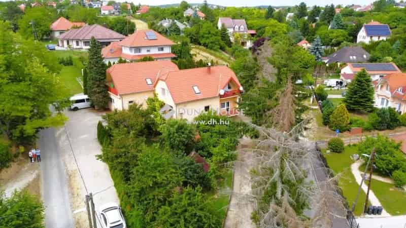 Keszthelyi többgenerációs családi ház 910 m2-es telken