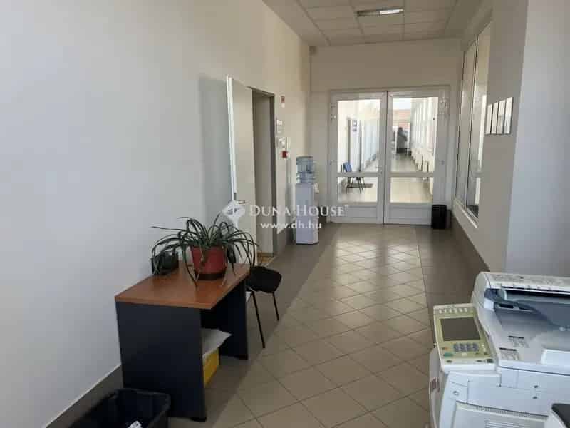 3 Szintes Irodaház Eladó Baranya - 872 nm Iroda Raktárral Parkolókkal