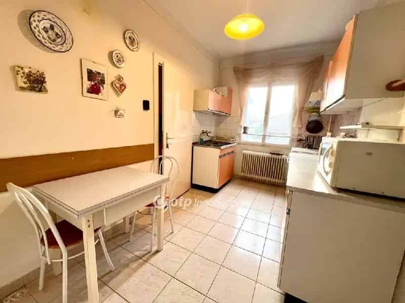 Győr-Szabadhegy 96 m2-es családi ház 773 m2-es telken
