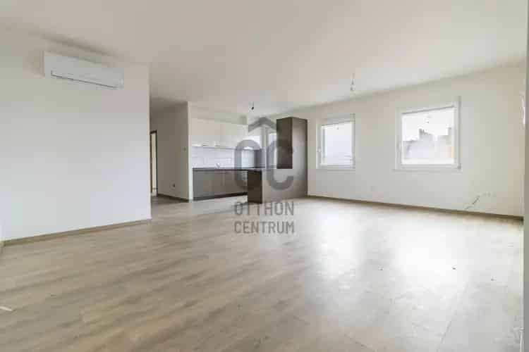 Polgárdi Újépítésű 4 Szobás Penthouse Lakás Eladó