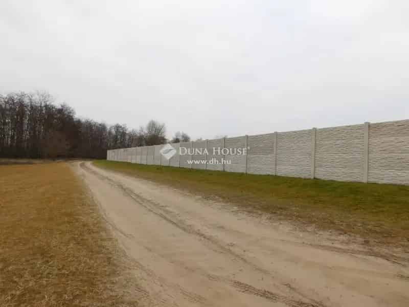 Horgászparadicsom Kecskemét közelében - 9 hektáros halastó eladó