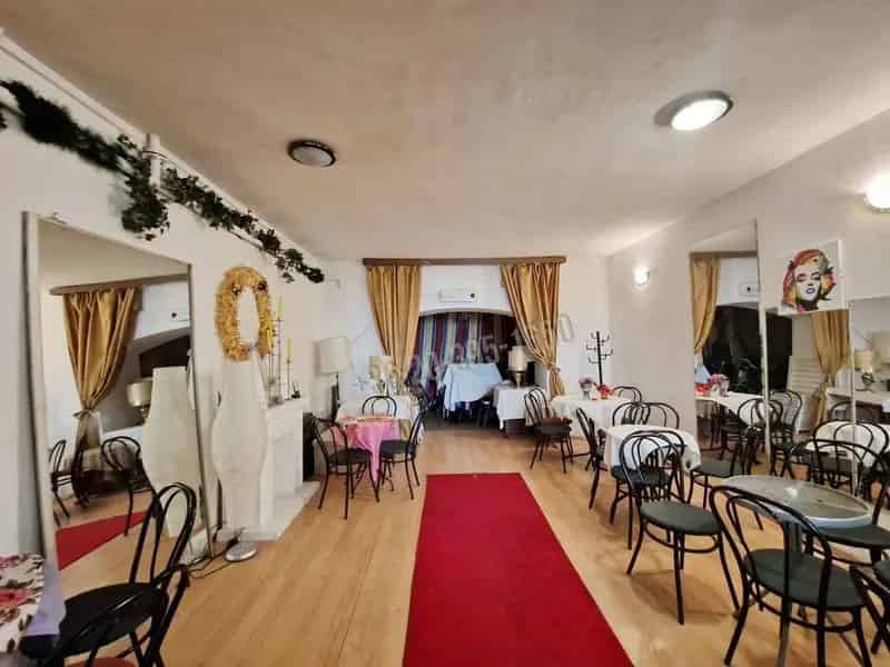 BEJÁRATOTT VENDÉGLÁTÓHELY ELADÓ SZENT ISTVÁN PARKNÁL