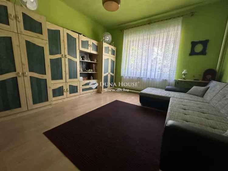 Tokodi családi ház eladó - 4 szoba, medence, garázs