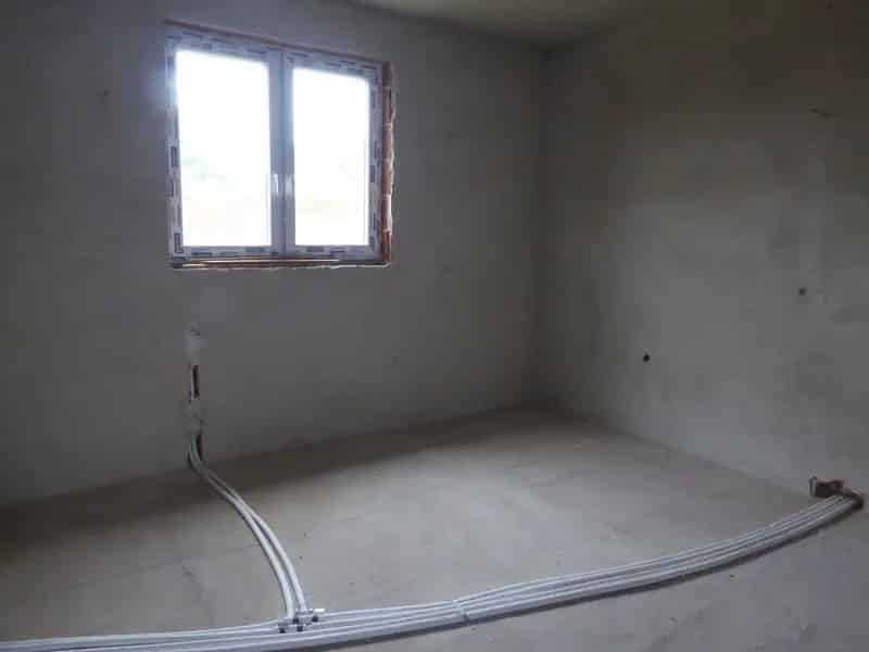 Hajdúszoboszló 420 m2-es félkész épület eladó 1405 m2-es telken
