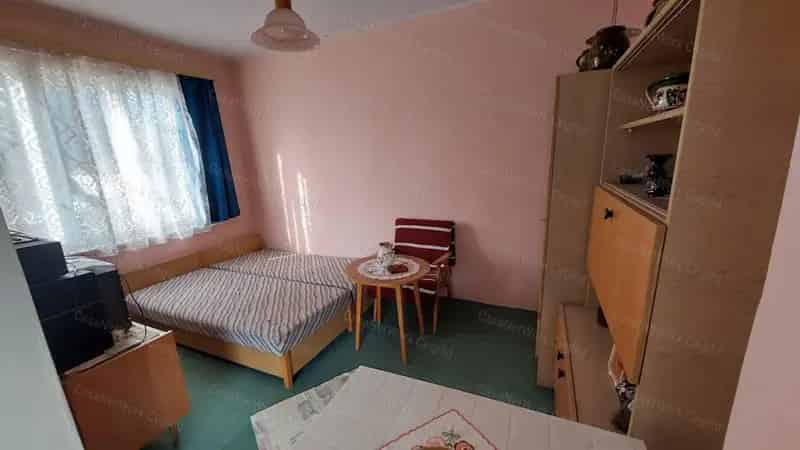 Eladó hétvégi ház Cegléd közelében 1071 m2-es telekkel