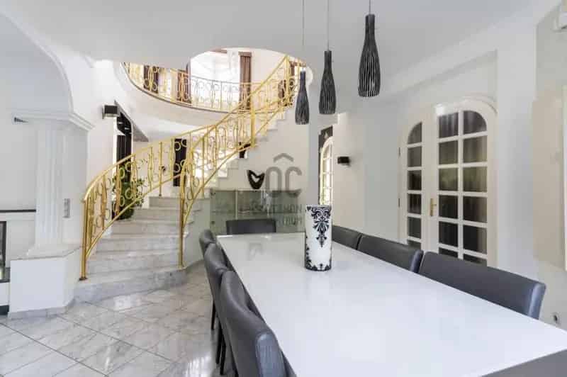 Elegáns családi villa Budapest 21 kerületben