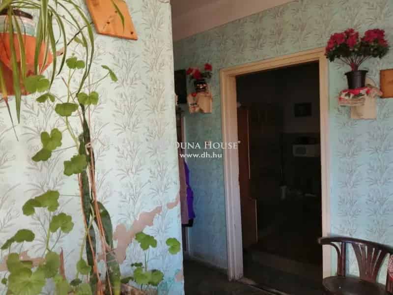 80 m2-es családi ház 1993 m2 telekkel Ácsteszéren