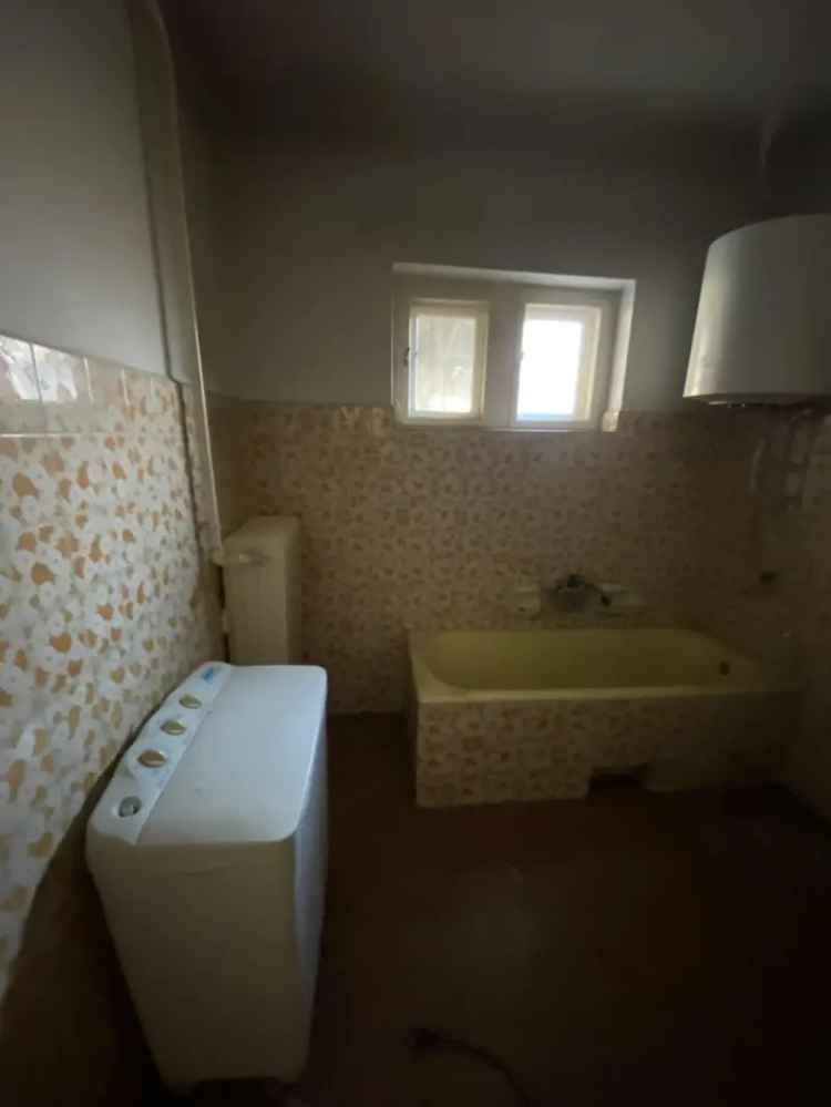 Süttői családi ház eladó - felújítandó, 3 hálószoba, 2 garázs