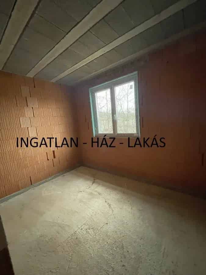 Erdőkertes 113 nm-es 4 hálószobás családi ház eladó