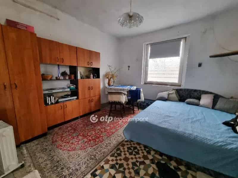 Két családi ház 3163m2-es telken Külsővaton