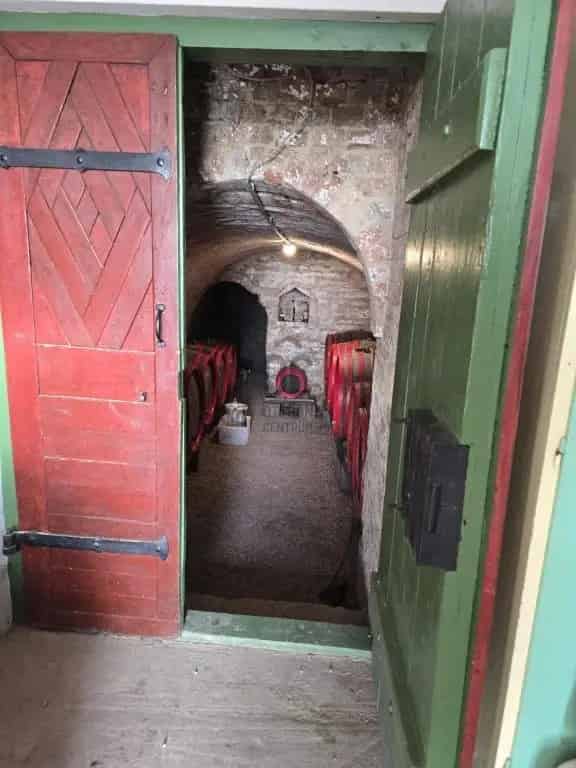Szőlőbirtok eladó Tabon panorámával 3 présházzal