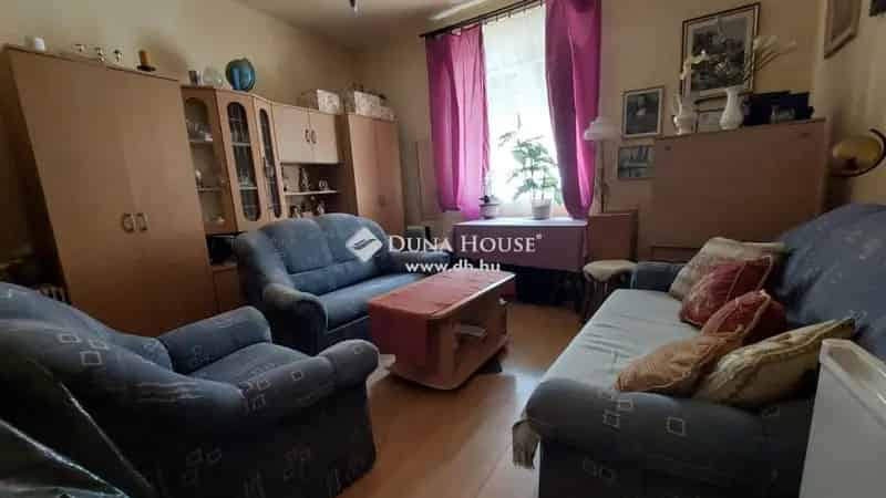 Pápa Belváros 34 nm-es 2 szobás lakás eladó