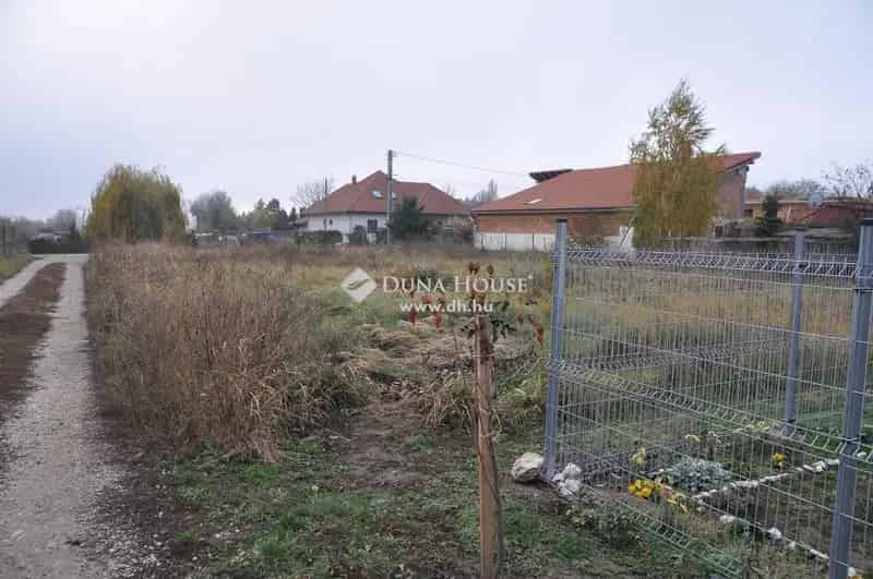 821 m2-es Telek Eladó Kápolnásnyéken Velencei-tó Közelében