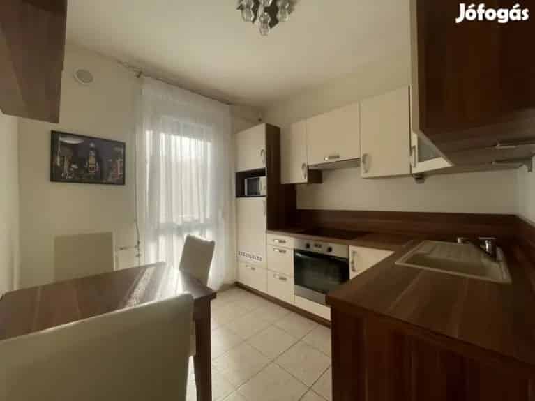 Eladó 50m2-es 2 szobás lakás Pécs-Kertvárosban