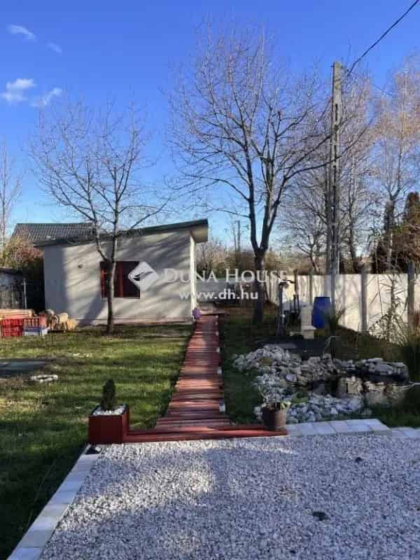 Balatonakarattyán Nyáraló Eladó - Csendes Pihenés a Balatonnál
