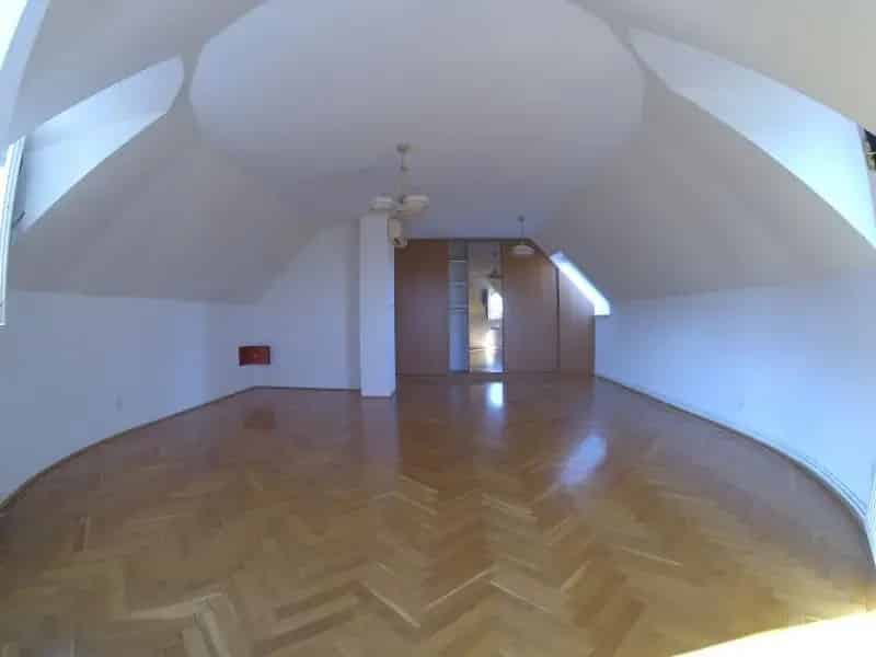 TÁBORHEGY PANORÁMÁS CSALÁDI HÁZ ELADÓ 330 NM