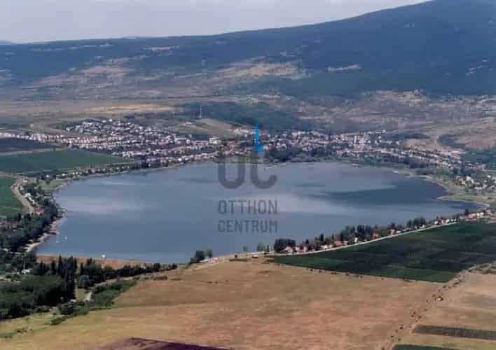 Markazi eladó telek tóparton 953nm