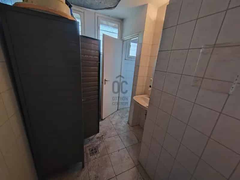Cegledi üzlethelyiség kiadó 160 nm