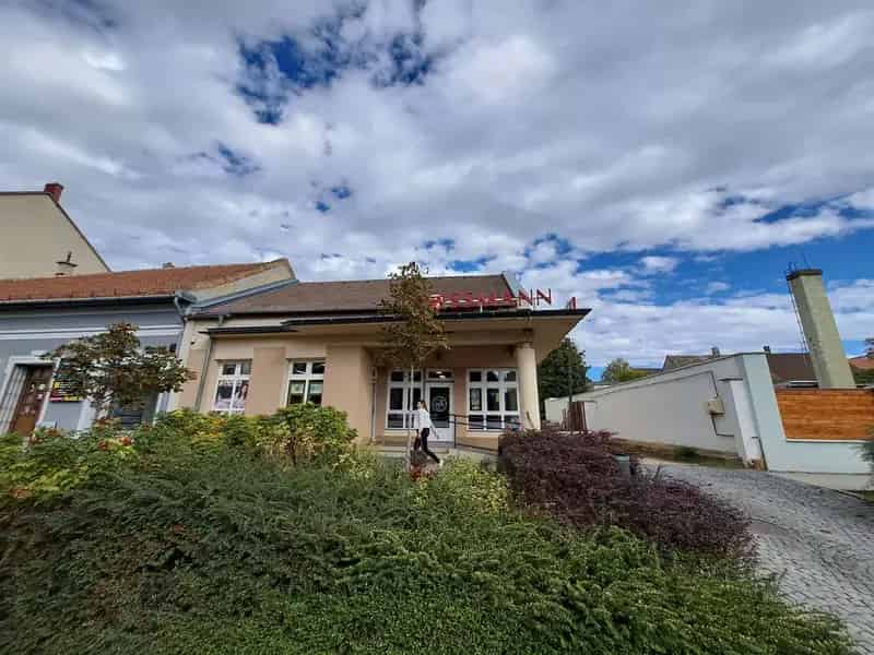 Sümegi vár alatti üzlethelyiség eladó - befektetésnek ideális