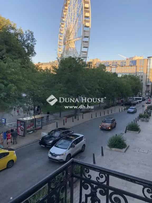 Budapest 5 ker Erzsébet tér 45 5 m2 2 szobás liftes lakás eladó