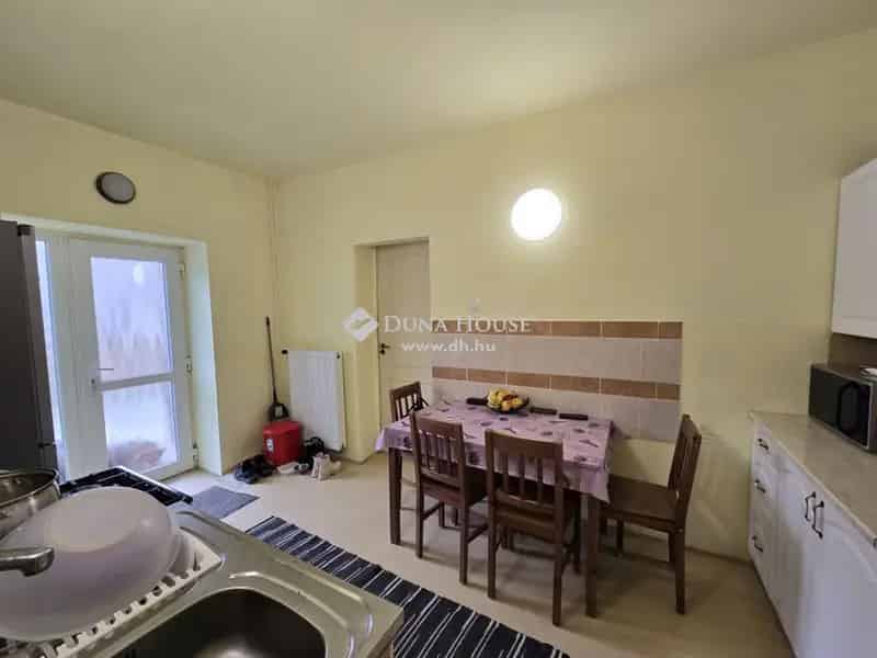 Felújított Parasztház Kiskassán 913 m2-es Telken